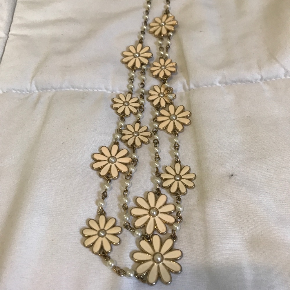 Daisy necklace
